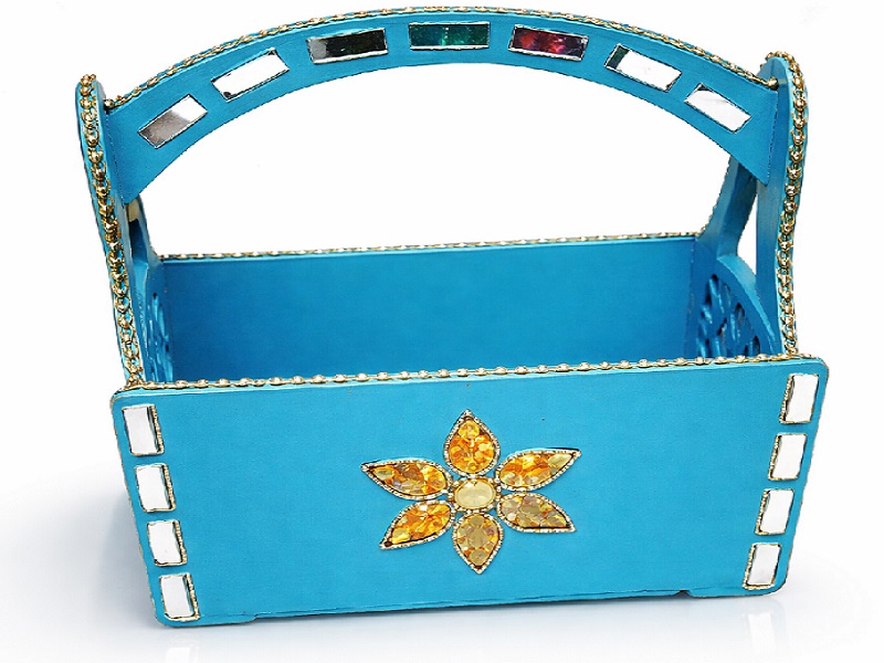 Basket with jewelflower